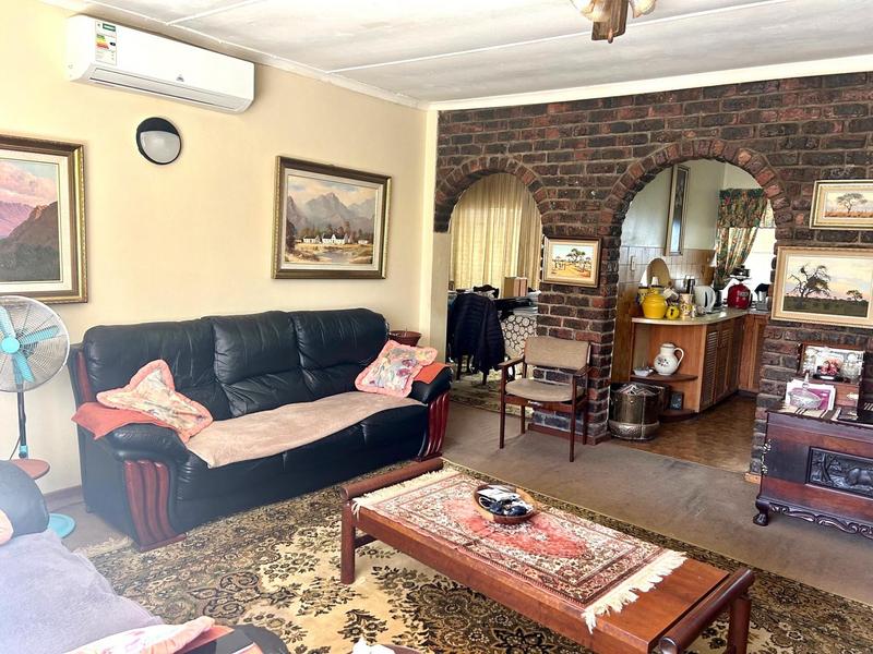 4 Bedroom Property for Sale in Bergzicht Western Cape